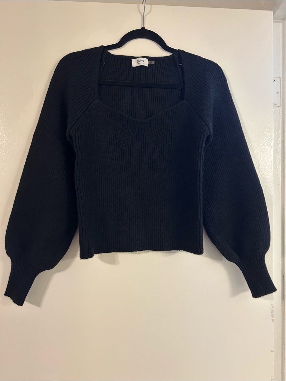 Bluivy Black Ribbed V-Neck Balloon-Sleeve Sweater